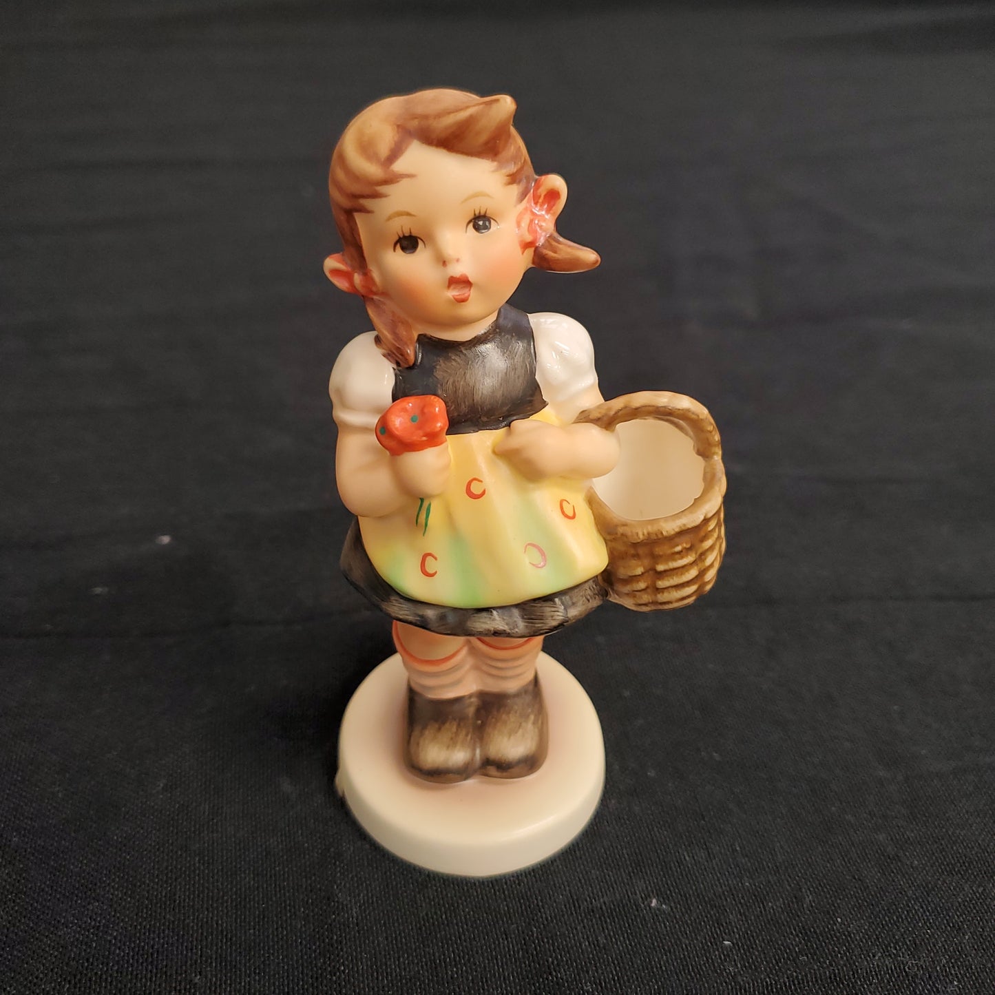 Hummel “Sister” Figurine – Model 98/2/0