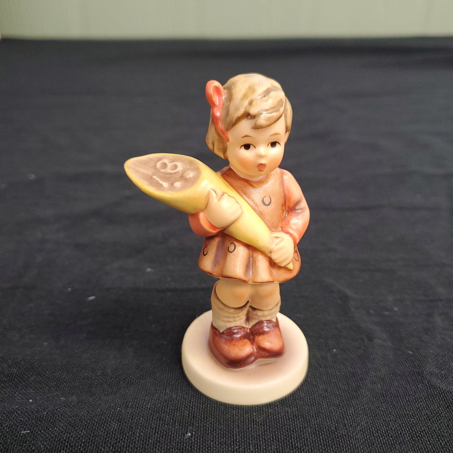 Hummel “A Sweet Offering” Figurine – Model 549/3/0