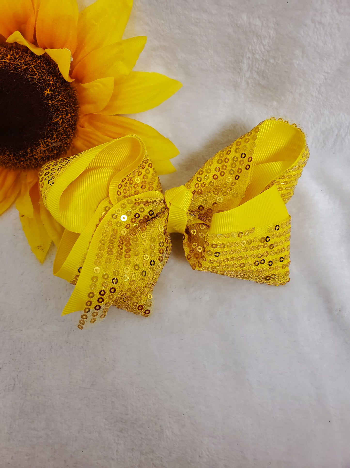 Fun & Playful Kids Hair Bow - Add Sparkle to Every Outfit