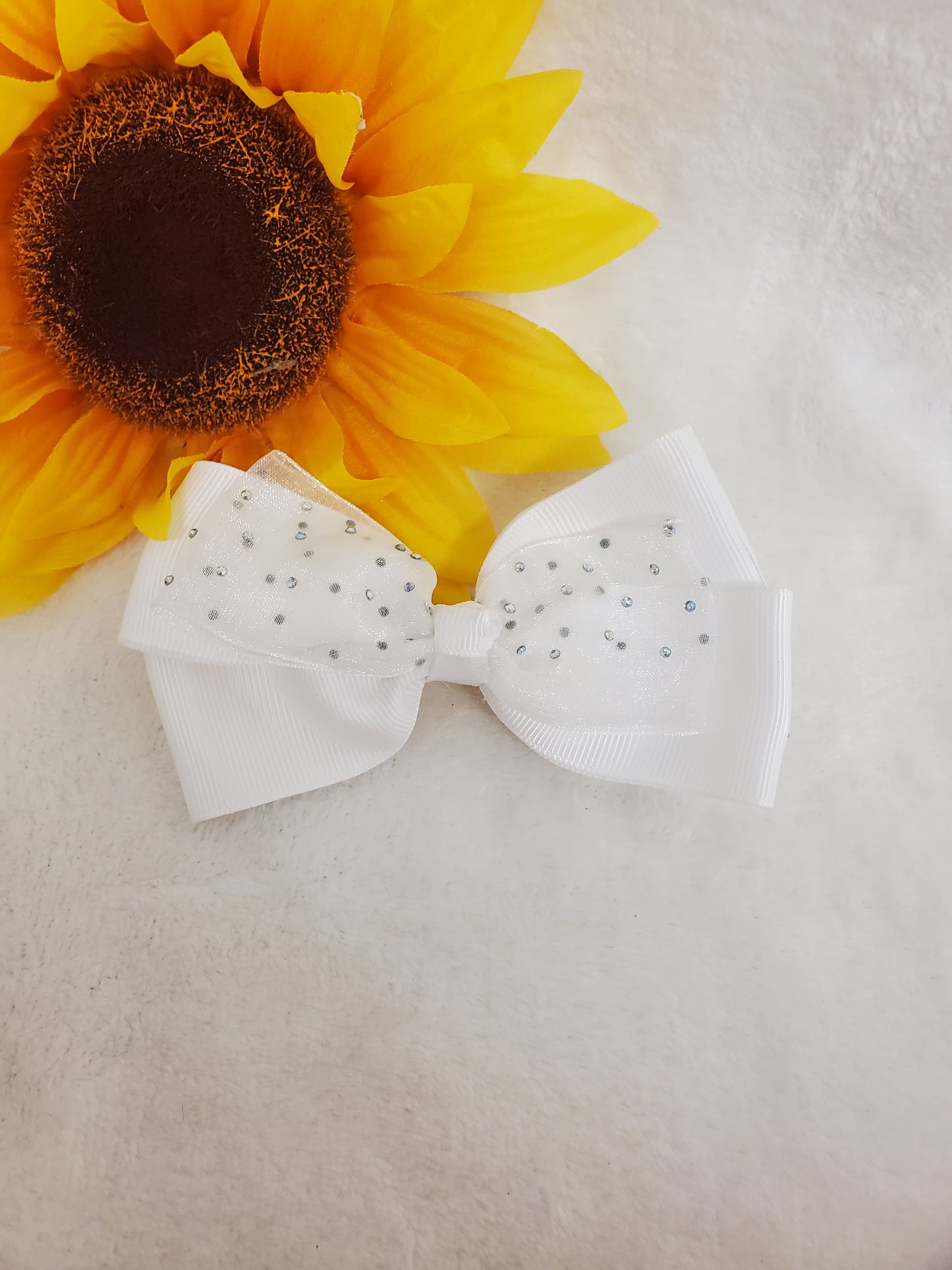 Fun & Playful Kids Hair Bow - Add Sparkle to Every Outfit