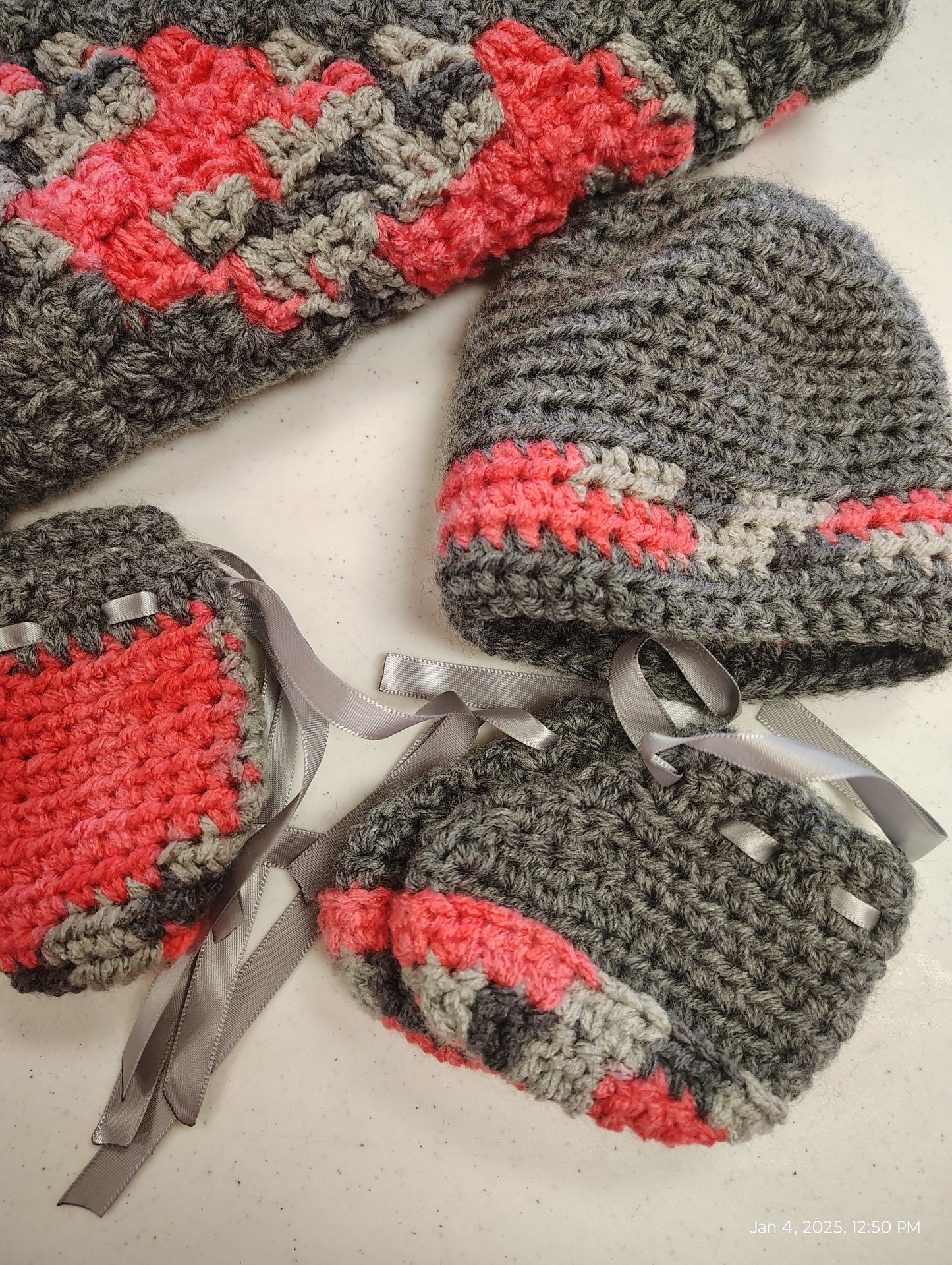 Large Blanket, Hat, Mittens, and Booties Set