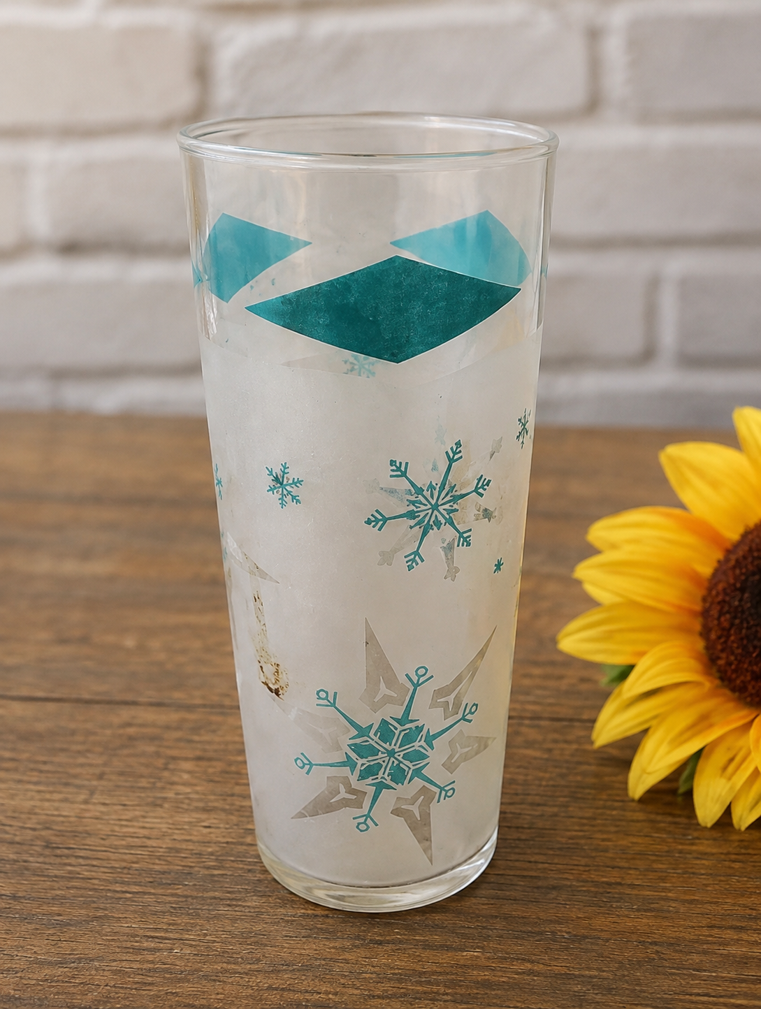Vintage Snowflake Drinking Glass | Mid Century Atomic Tumbler | Retro Holiday Glassware