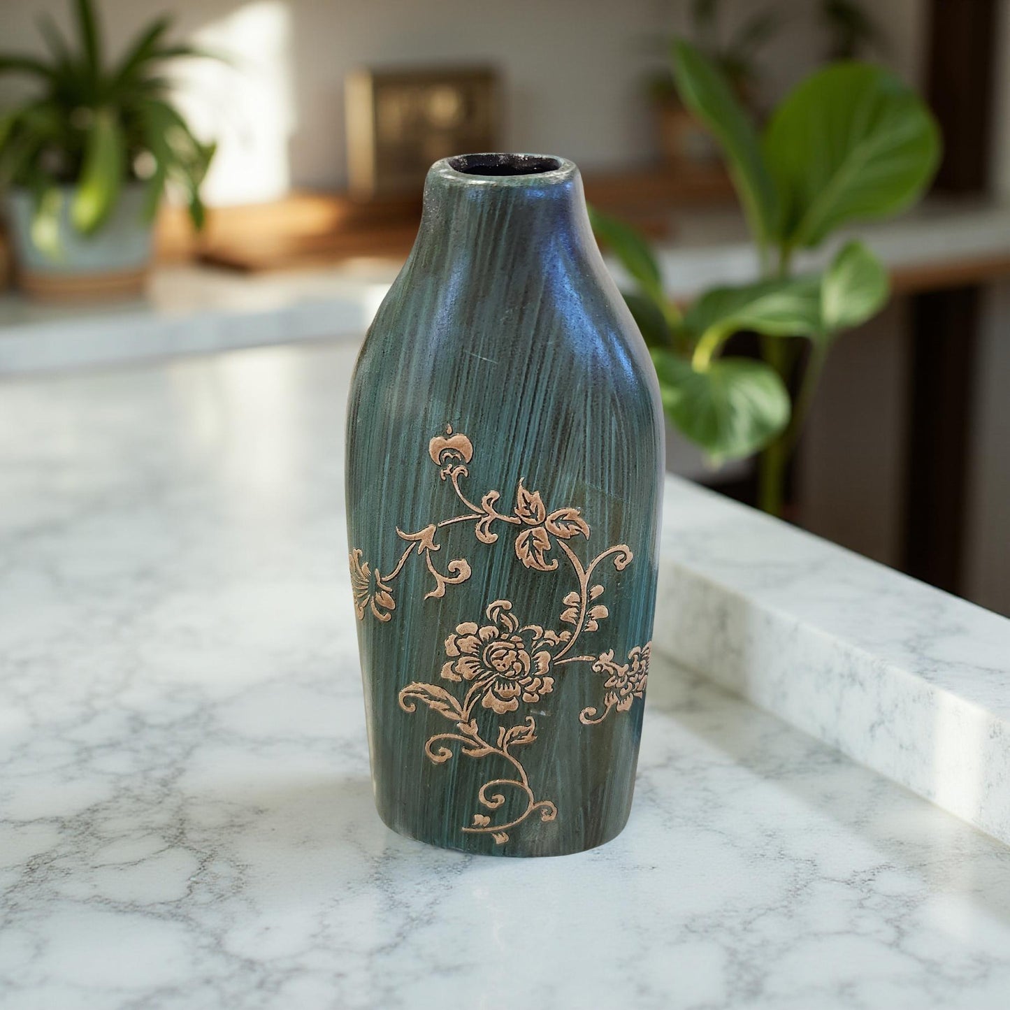 ๐ธ๐พ Vintage Glass Bottle โ Hand-Painted Floral Design (Lid Not Included)
