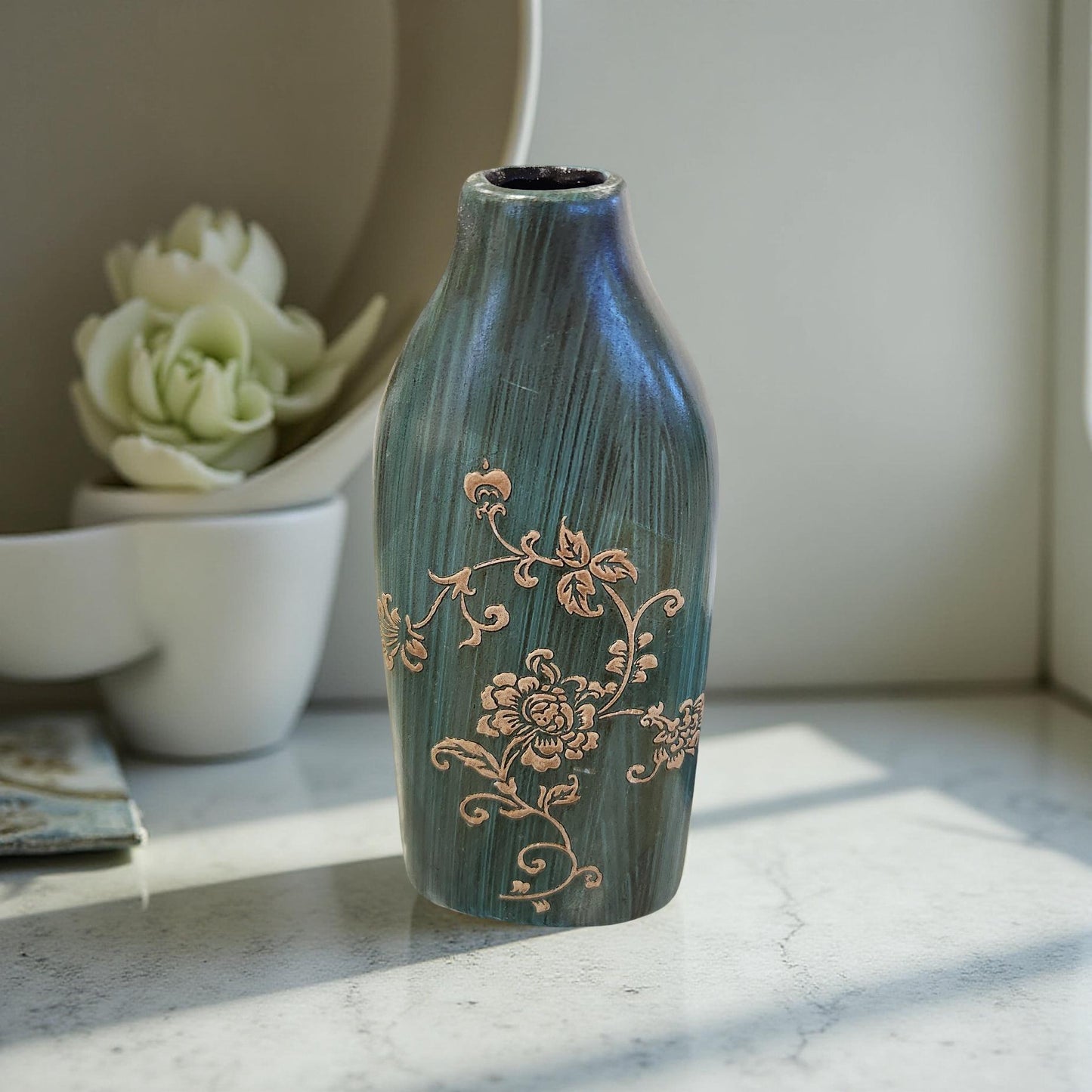 ๐ธ๐พ Vintage Glass Bottle โ Hand-Painted Floral Design (Lid Not Included)