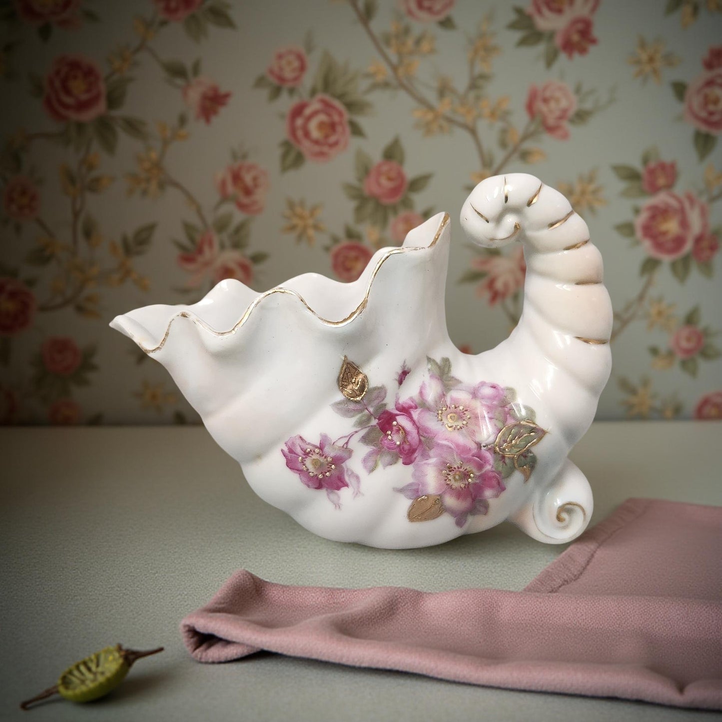 Vintage Thames Porcelain Decor - Victorian Style