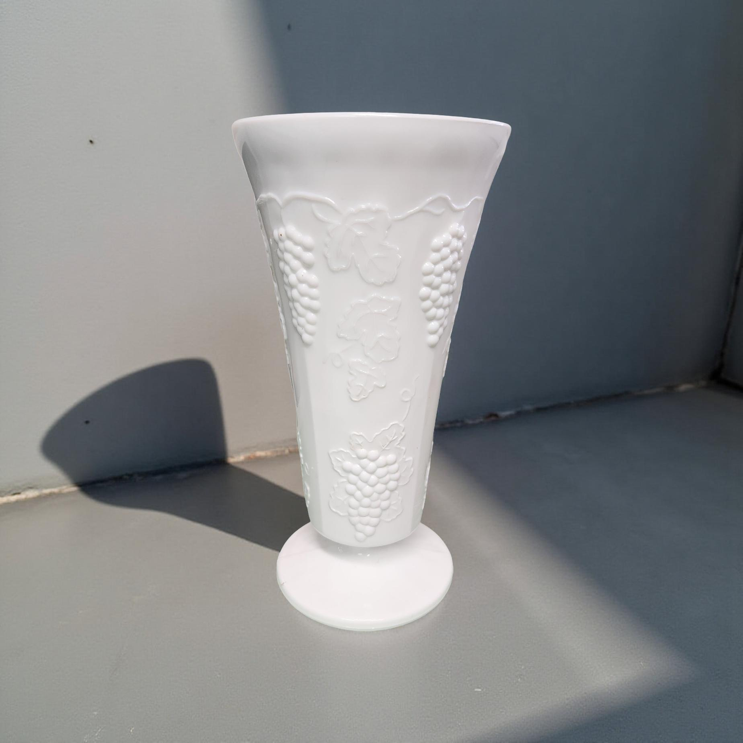 🍇 Colony Harvest Milk Glass Vase