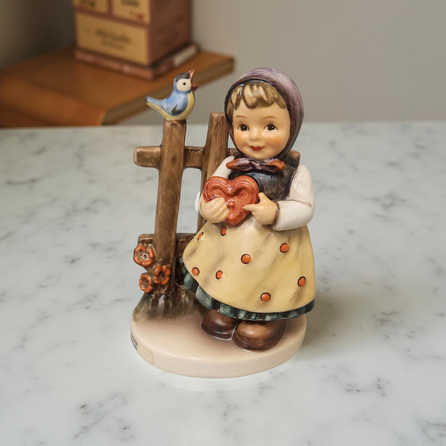Hummel “Sweet Greetings” Figurine – Model 352