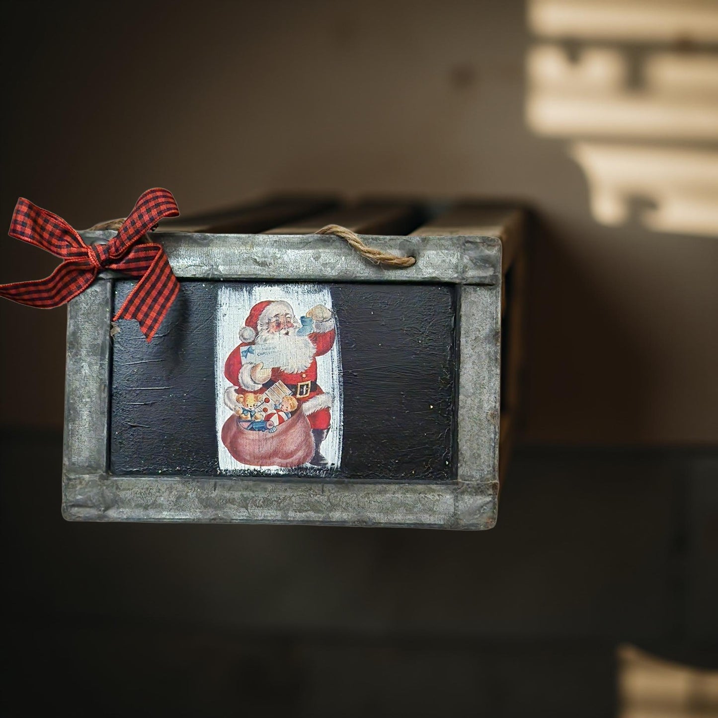🎄 Tin-Framed Santa Hanging Art