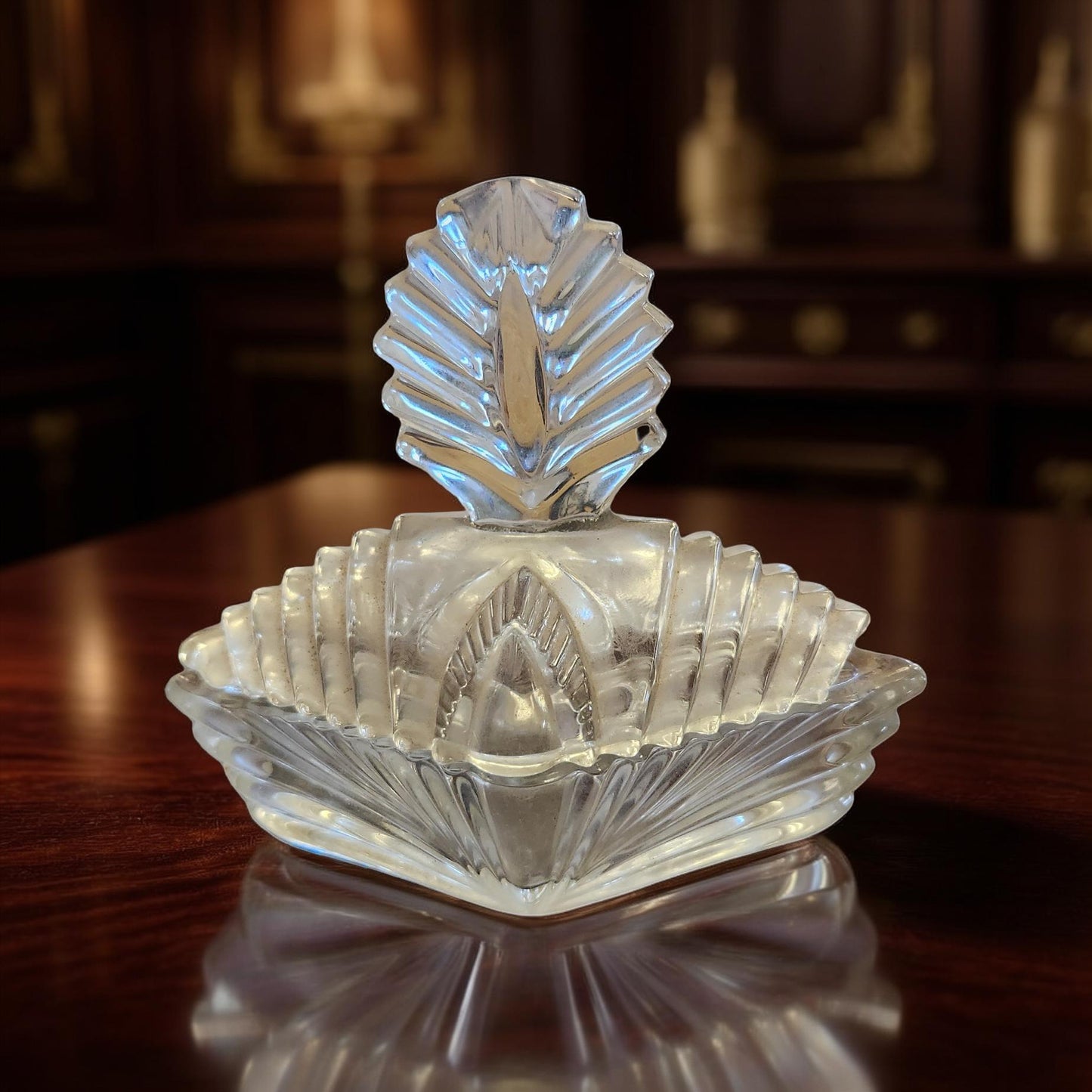 New Martinsville Queen Ann Eagle Trinket Dresser Box Powder Jar
