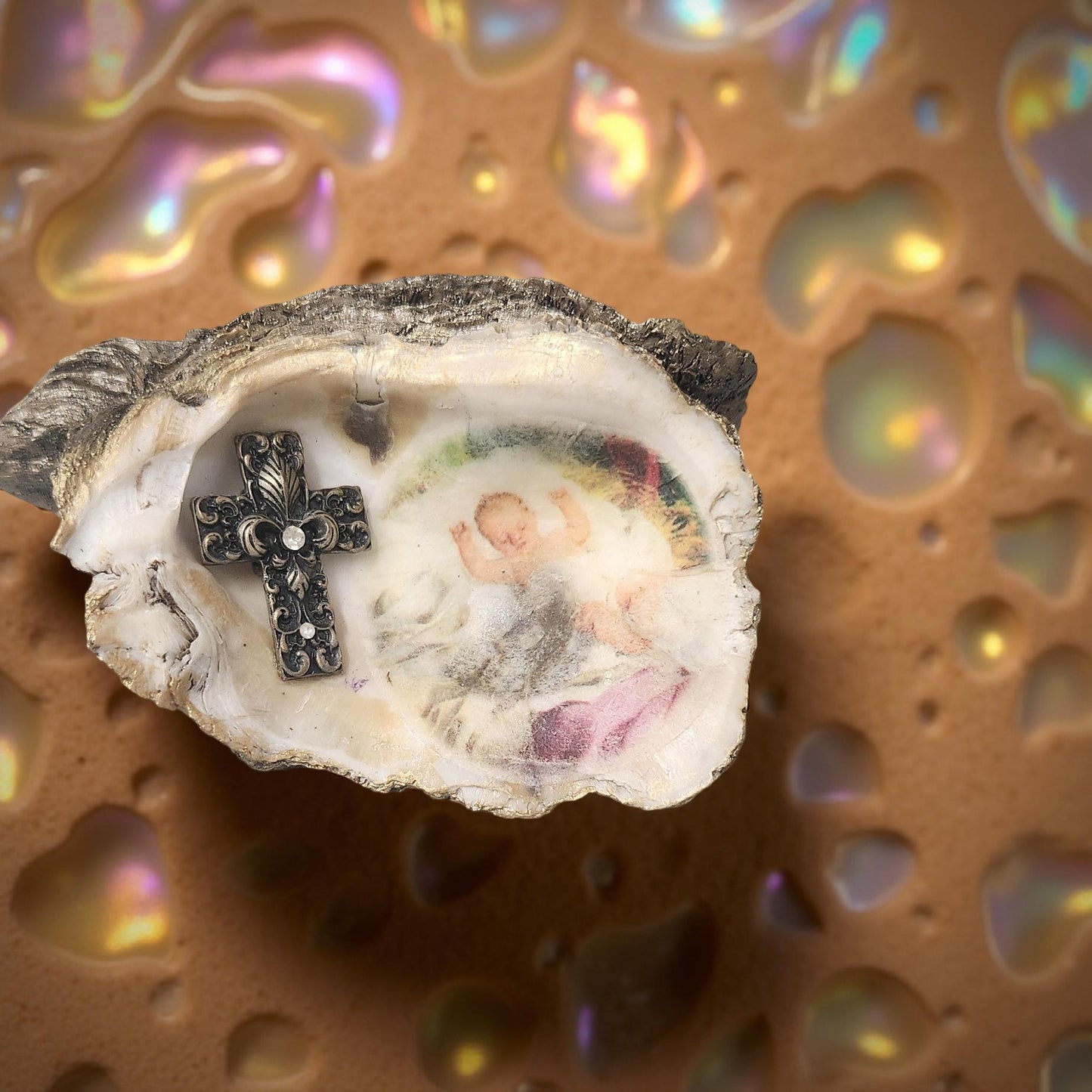Religious Double-Sided Oyster - Mary and Jesus