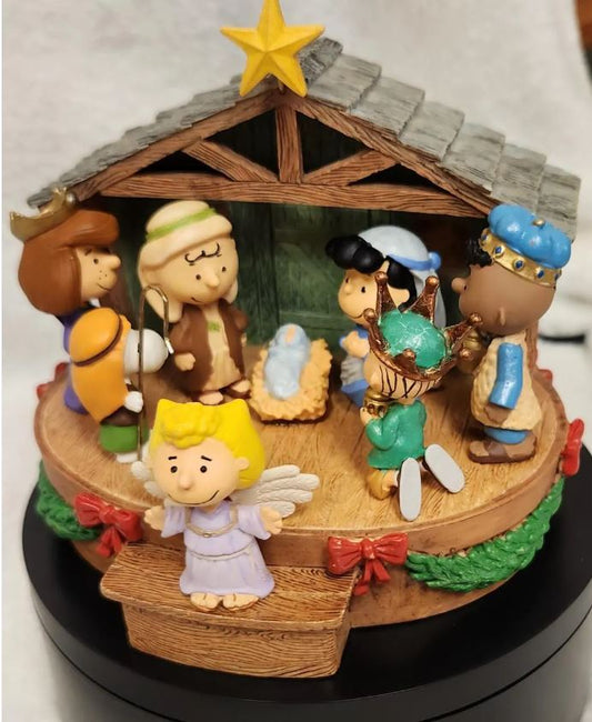 Charlie Brown "Peanuts Gang" Ornament & Musical Keepsake
