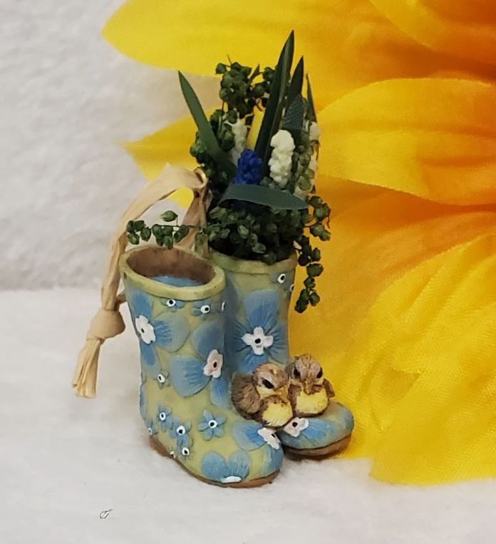 Vintage Marjolein Bastin's Easter Hallmark Ornaments - Collector's Edition