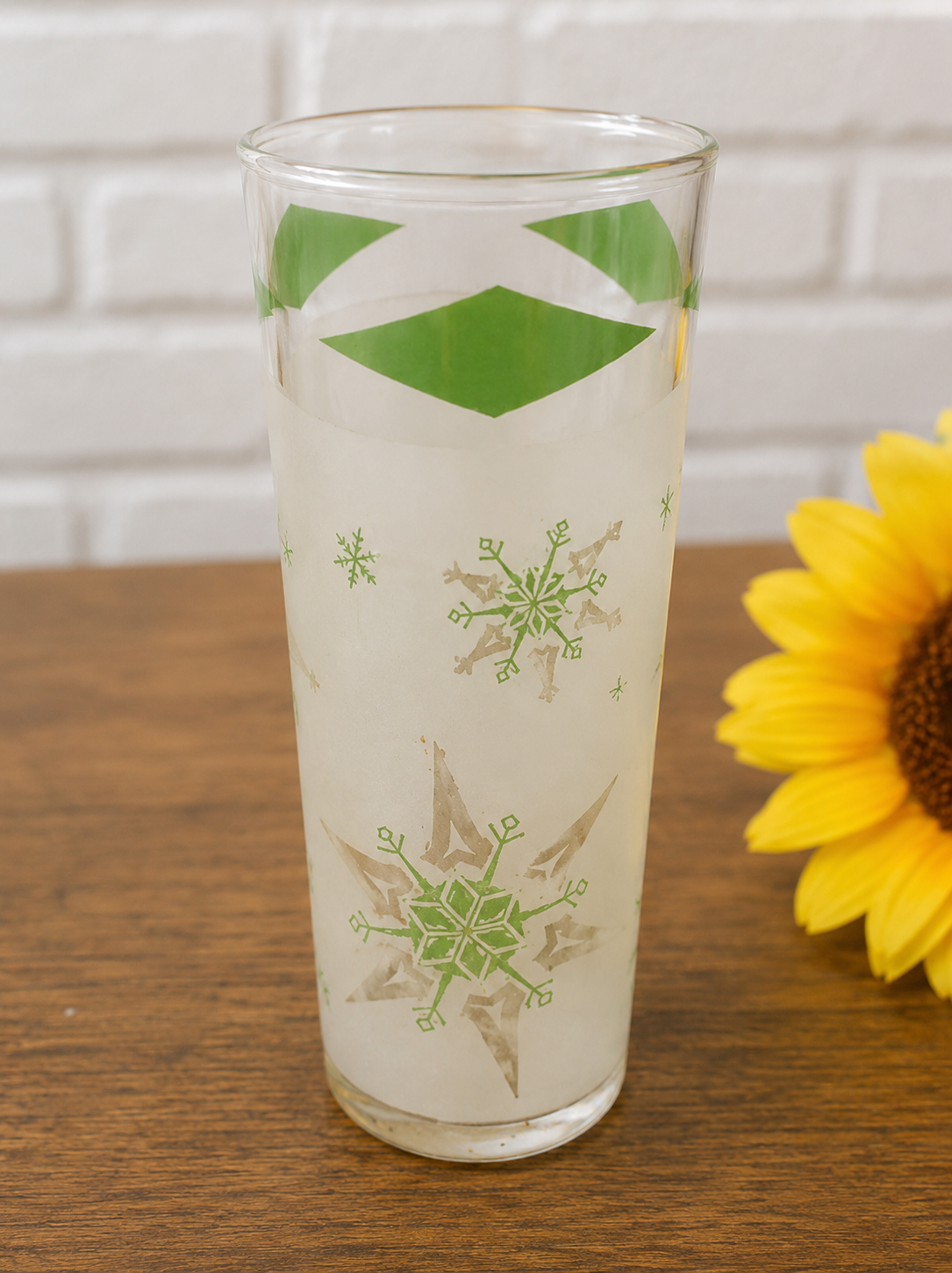 Vintage Snowflake Drinking Glass | Mid Century Atomic Tumbler | Retro Holiday Glassware