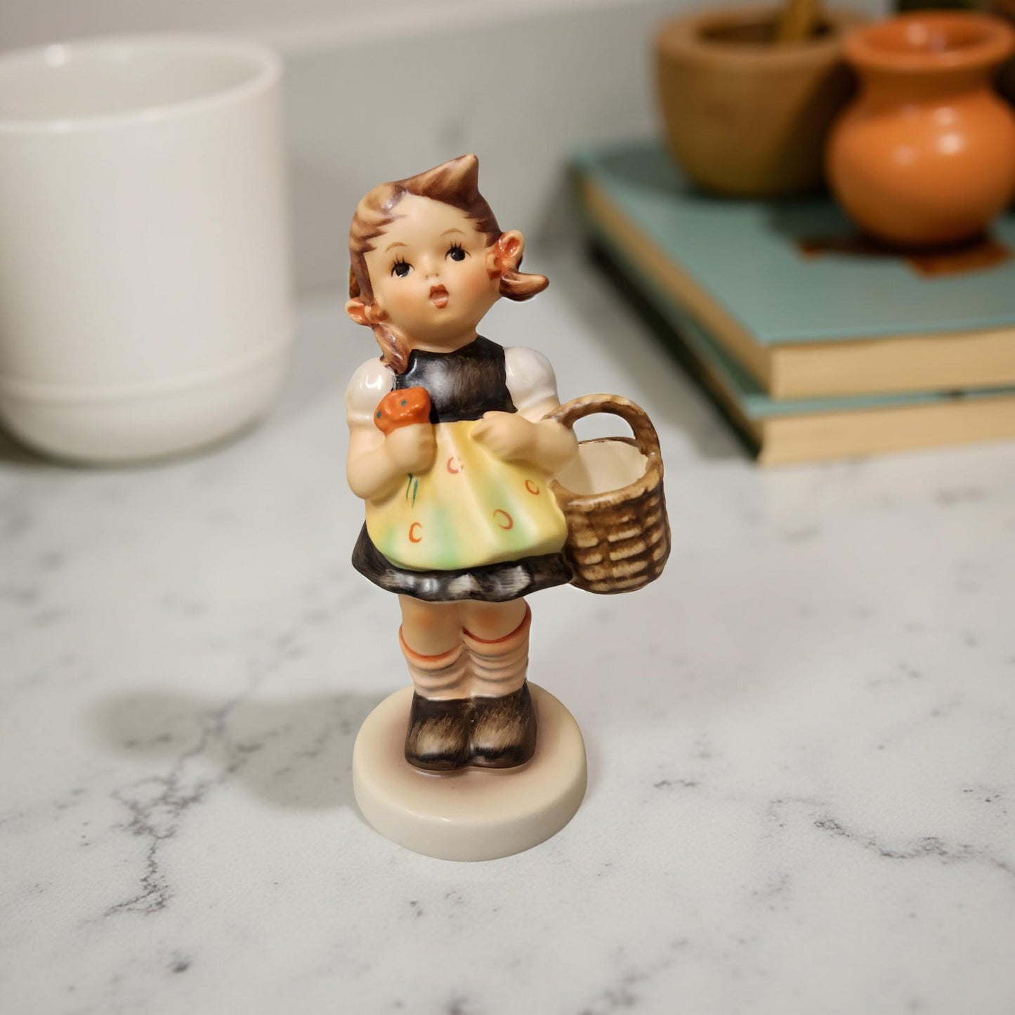 Hummel “Sister” Figurine – Model 98/2/0