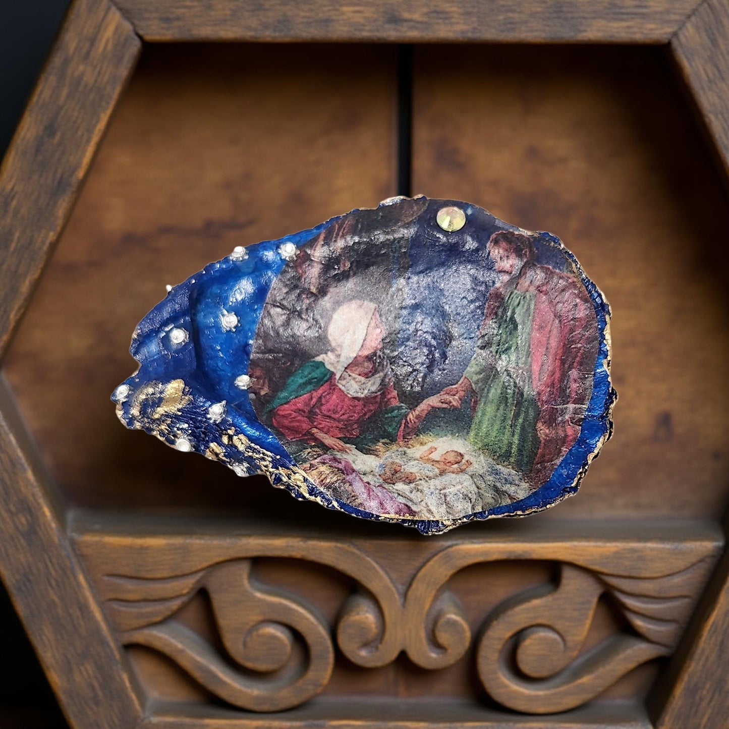 Christmas Oyster Shell - Decoupage Holiday Decor