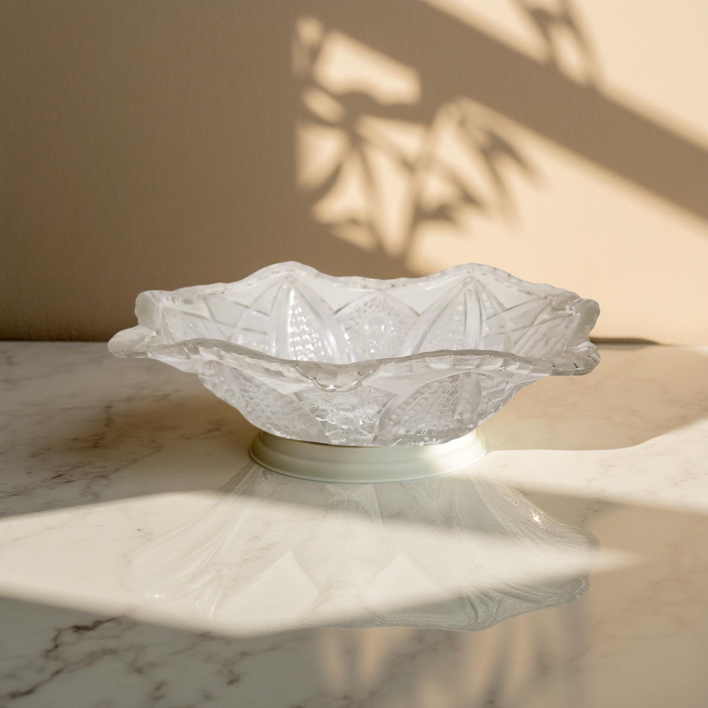 Retro Indiana Glass Company Daisy Pattern Fruit Bowl