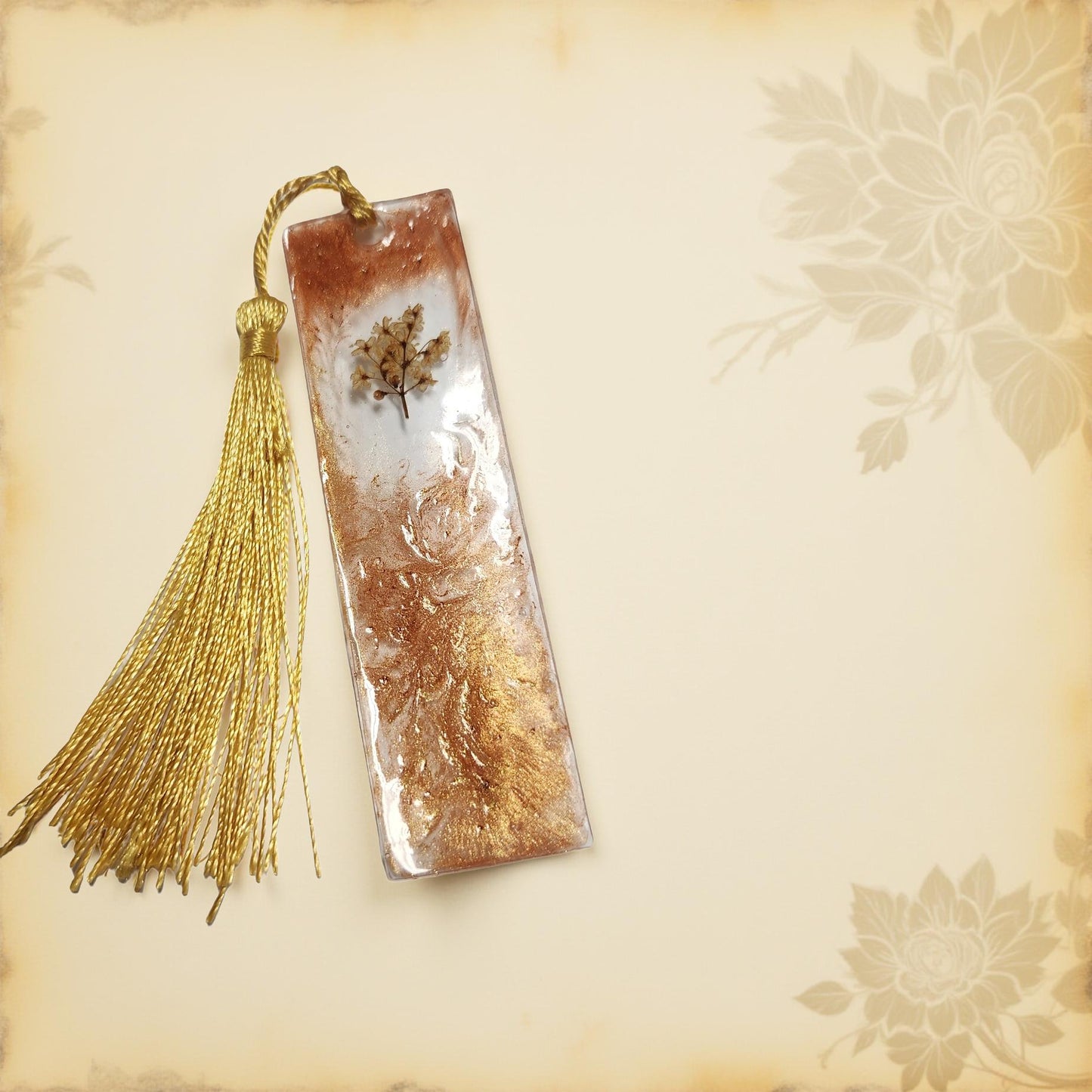 🌸 One‑of‑a‑Kind Resin Bookmark – Handmade with Beautiful Floral Designs