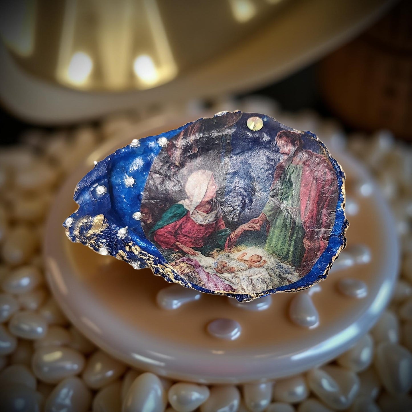 Christmas Oyster Shell - Decoupage Holiday Decor
