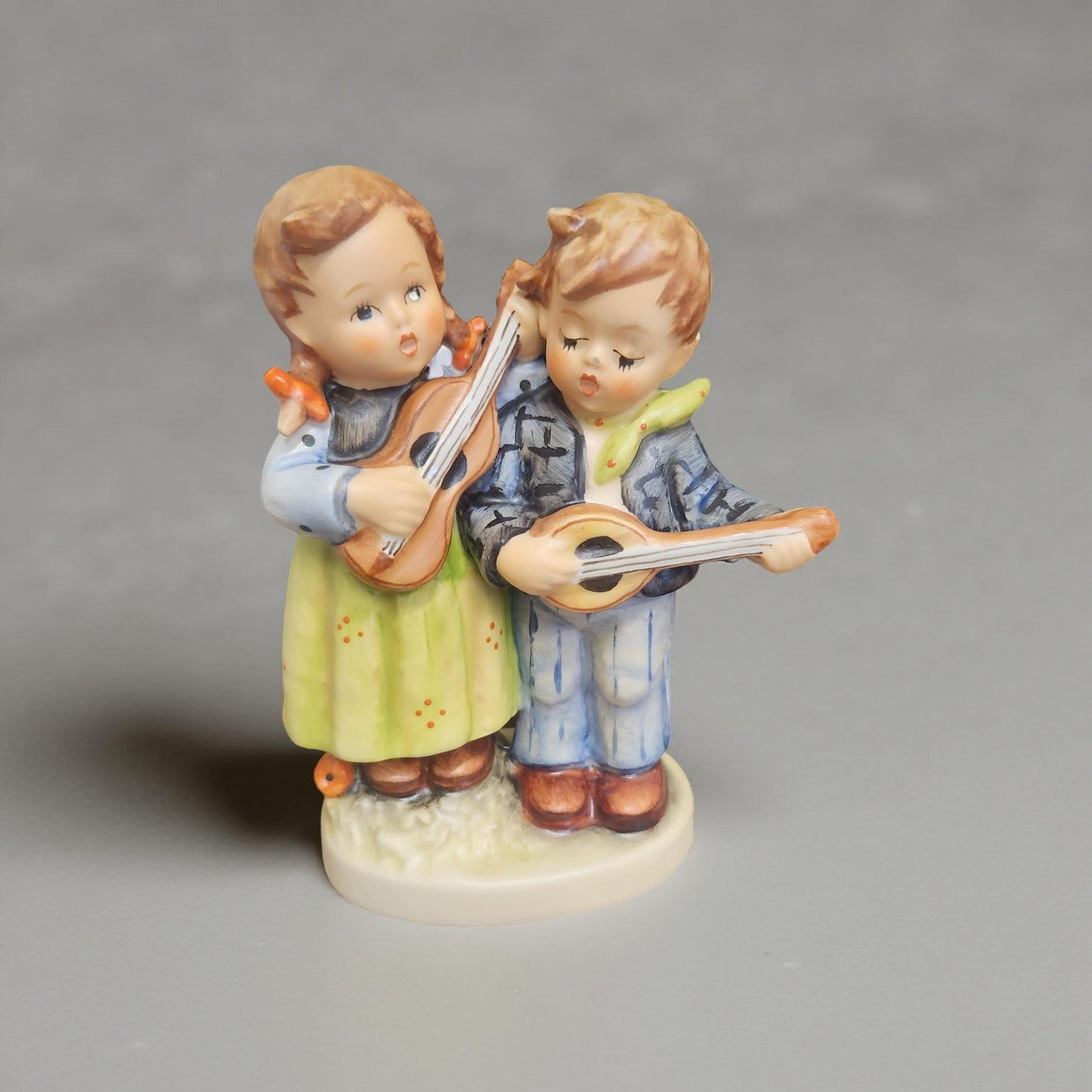 Hummel “Happy Days” Figurine – Model 150/2/0