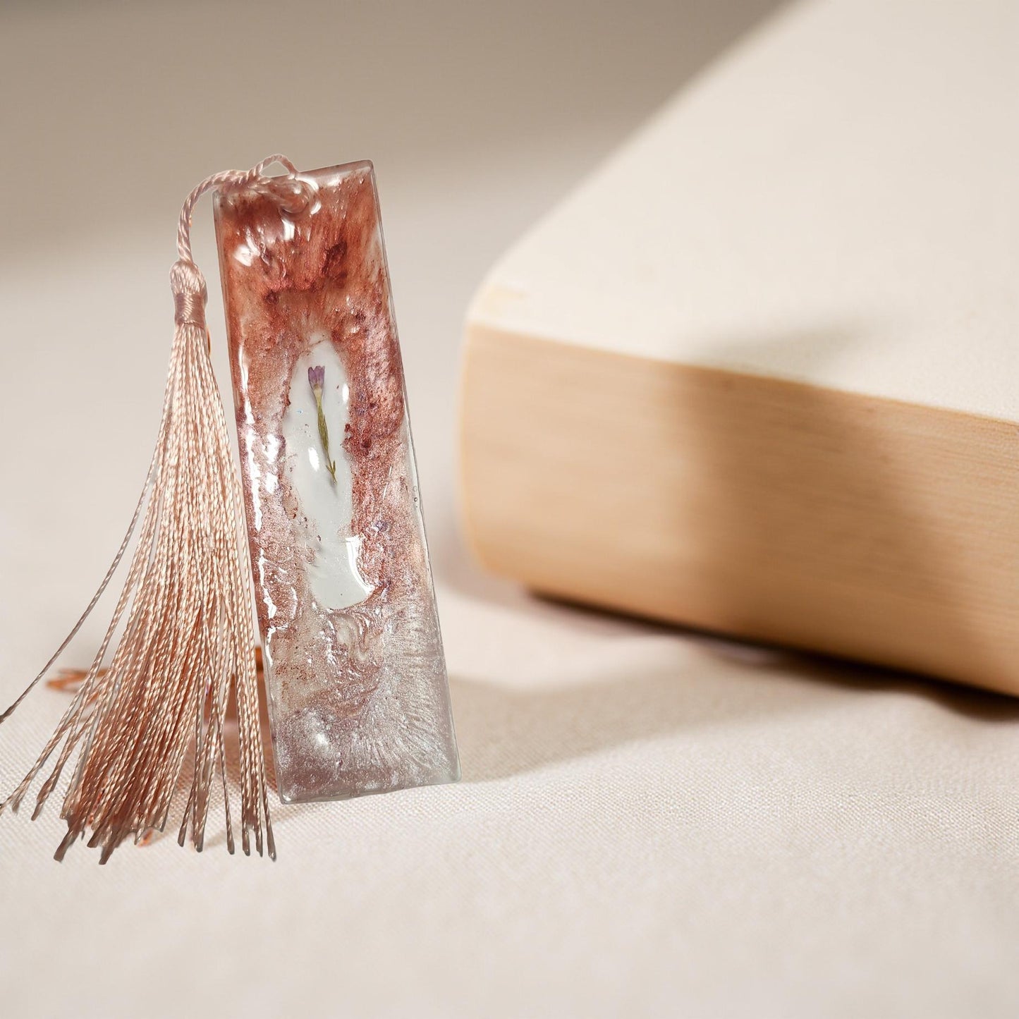 🌸 One‑of‑a‑Kind Resin Bookmark – Handmade with Beautiful Floral Designs