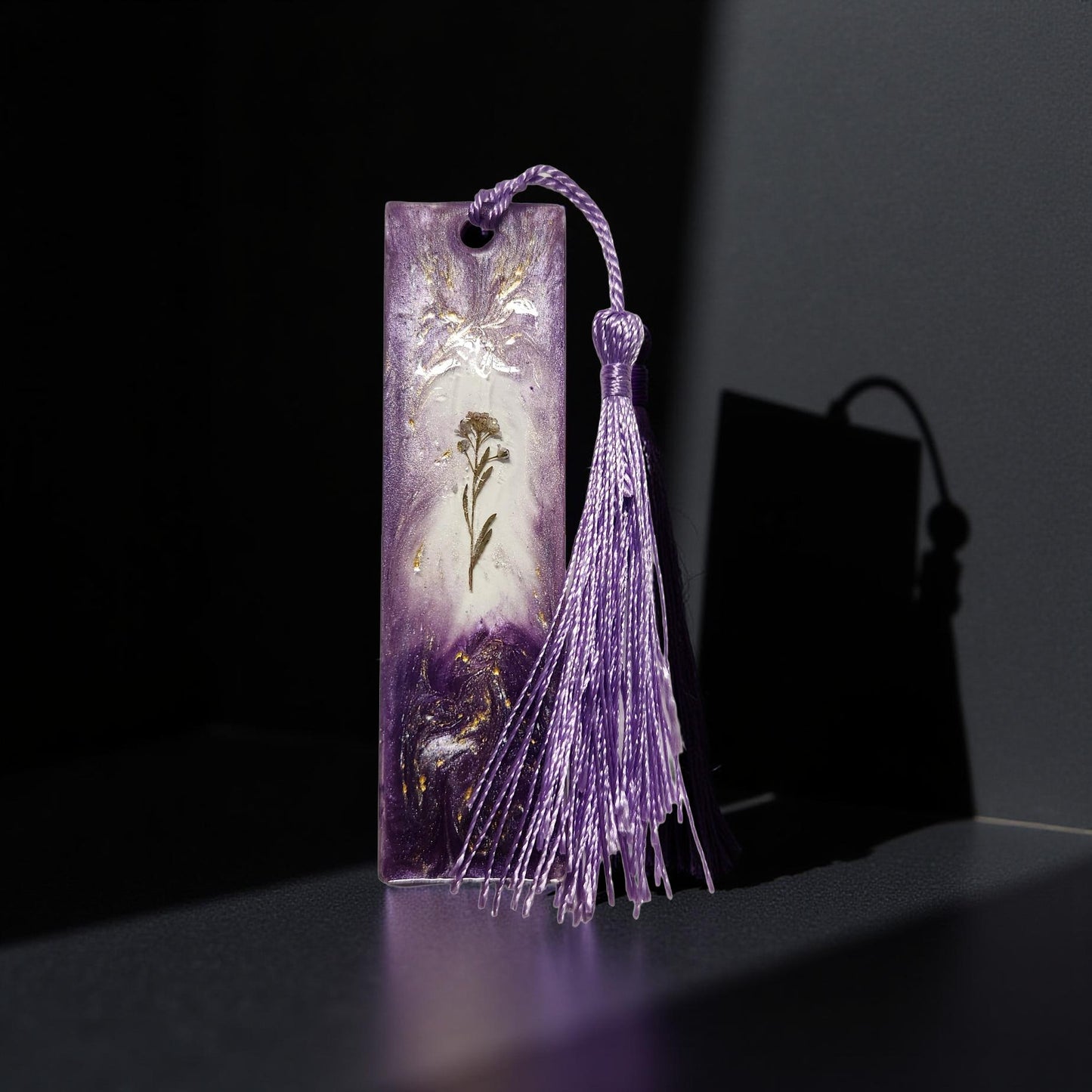 🌸 One‑of‑a‑Kind Resin Bookmark – Handmade with Beautiful Floral Designs