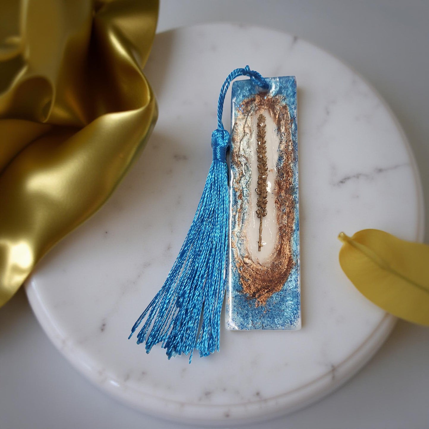 🌸 One‑of‑a‑Kind Resin Bookmark – Handmade with Beautiful Floral Designs