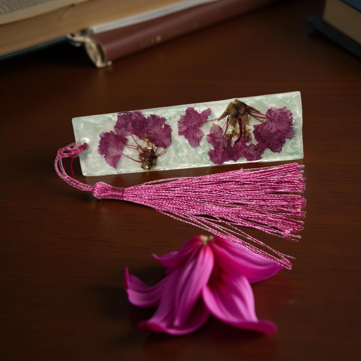 🌸 One‑of‑a‑Kind Resin Bookmark – Handmade with Beautiful Floral Designs