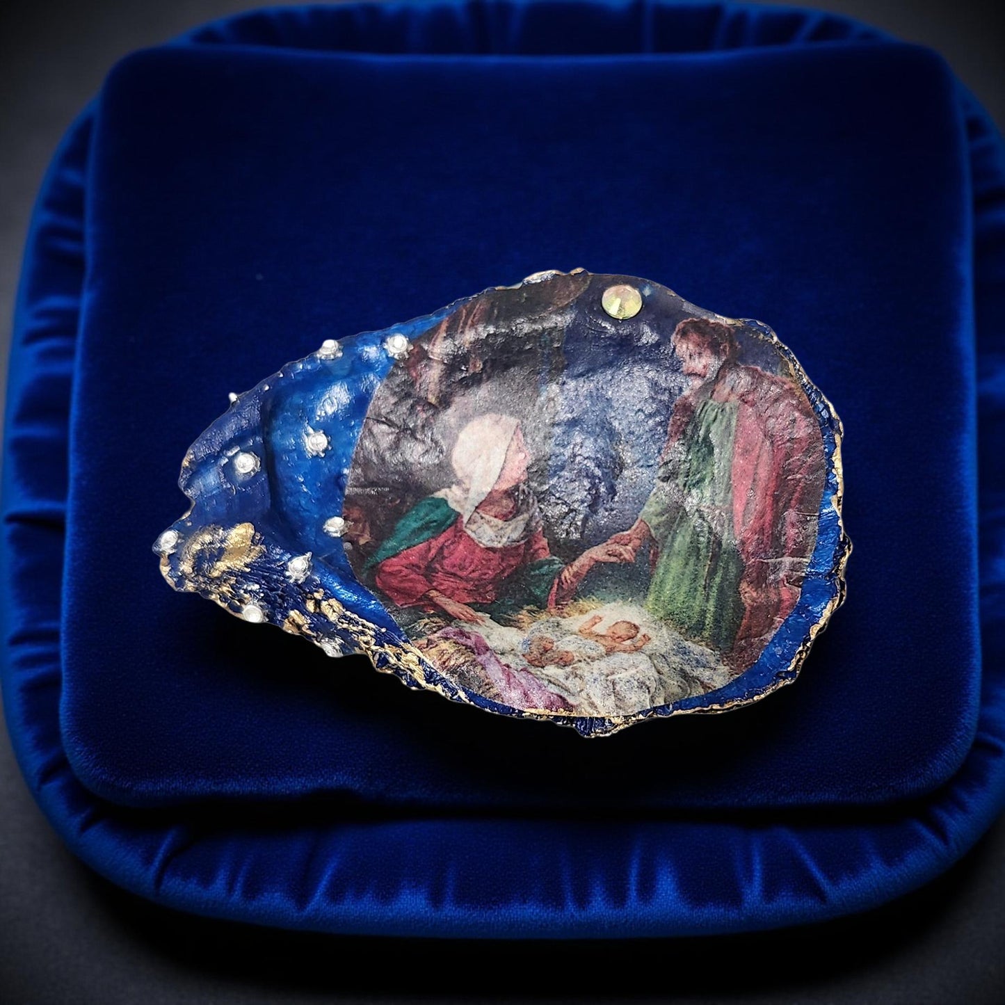 Christmas Oyster Shell - Decoupage Holiday Decor