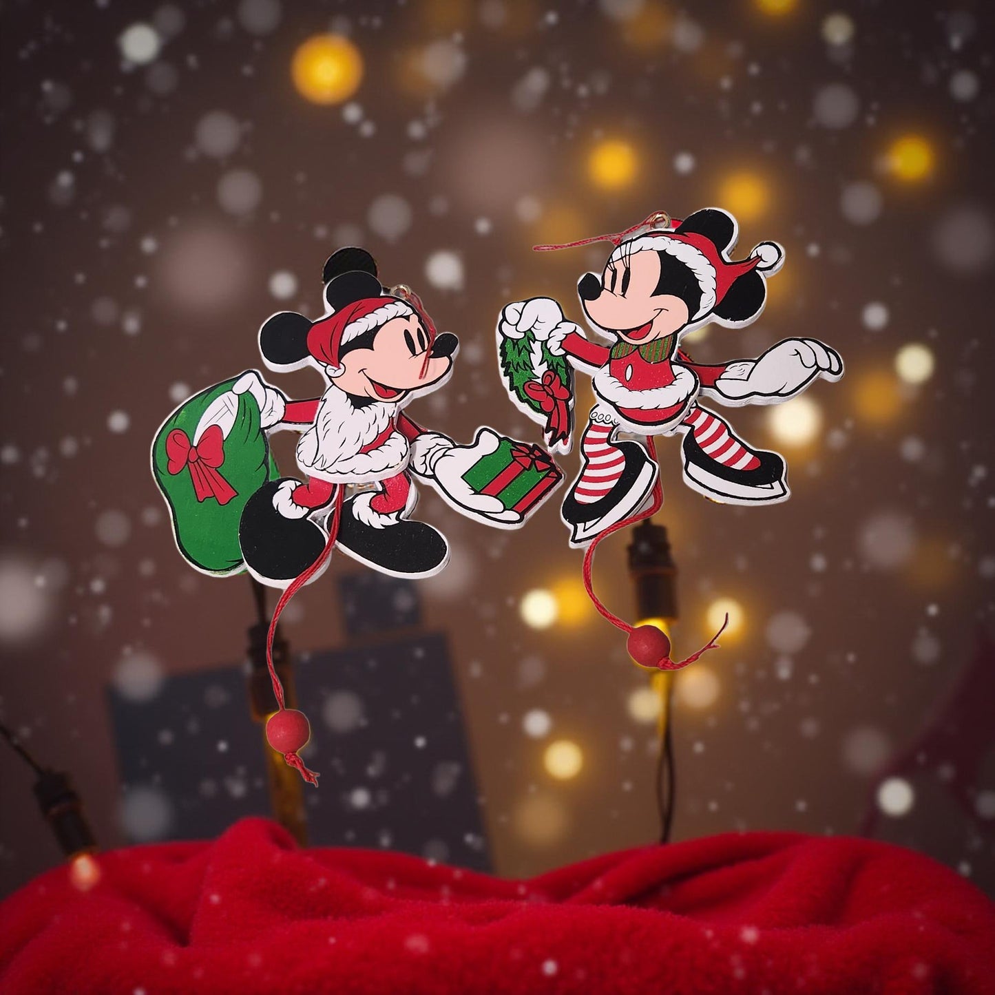 🎁 Mickey & Minnie Pull-String Motion Ornaments