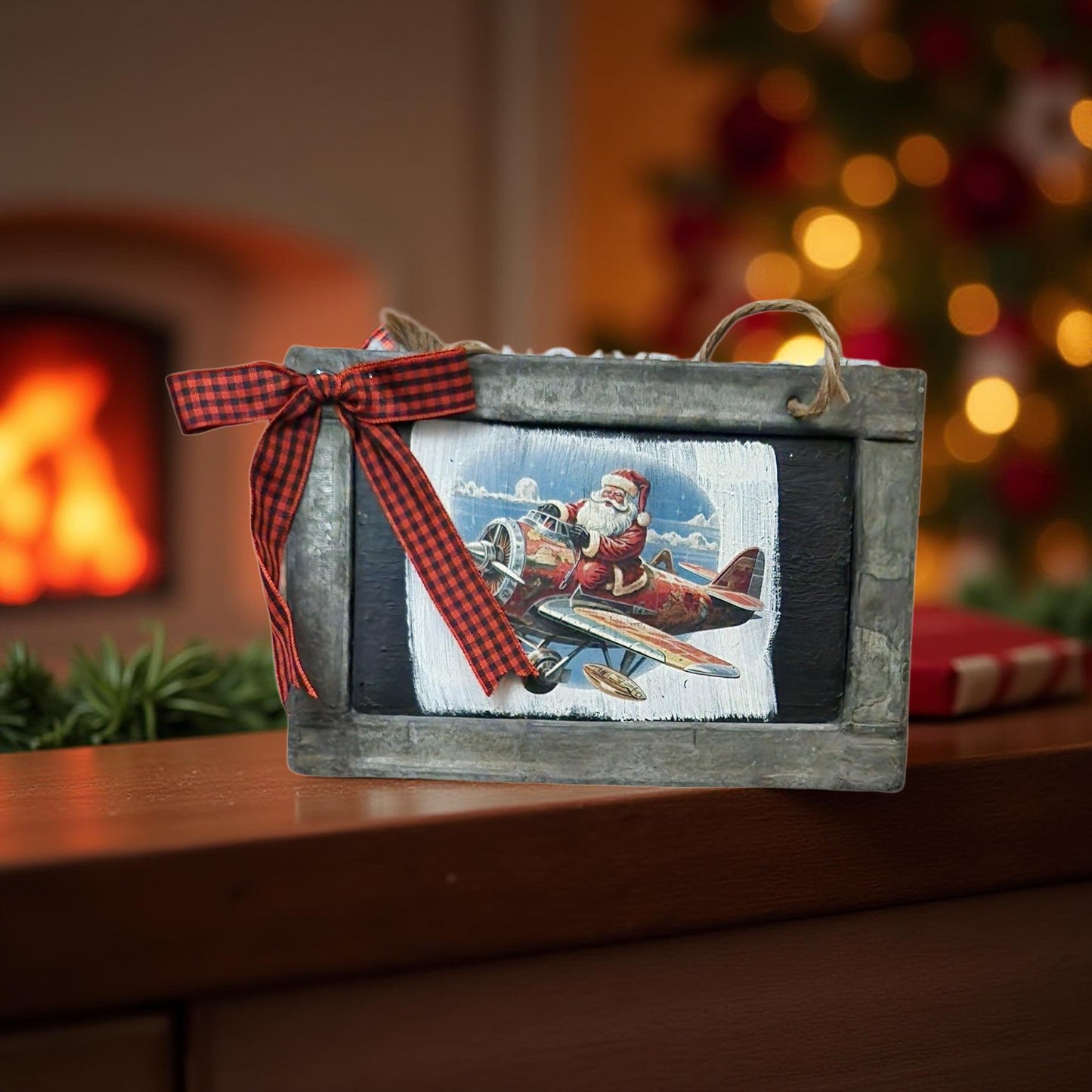 🎄 Tin-Framed Santa Hanging Art