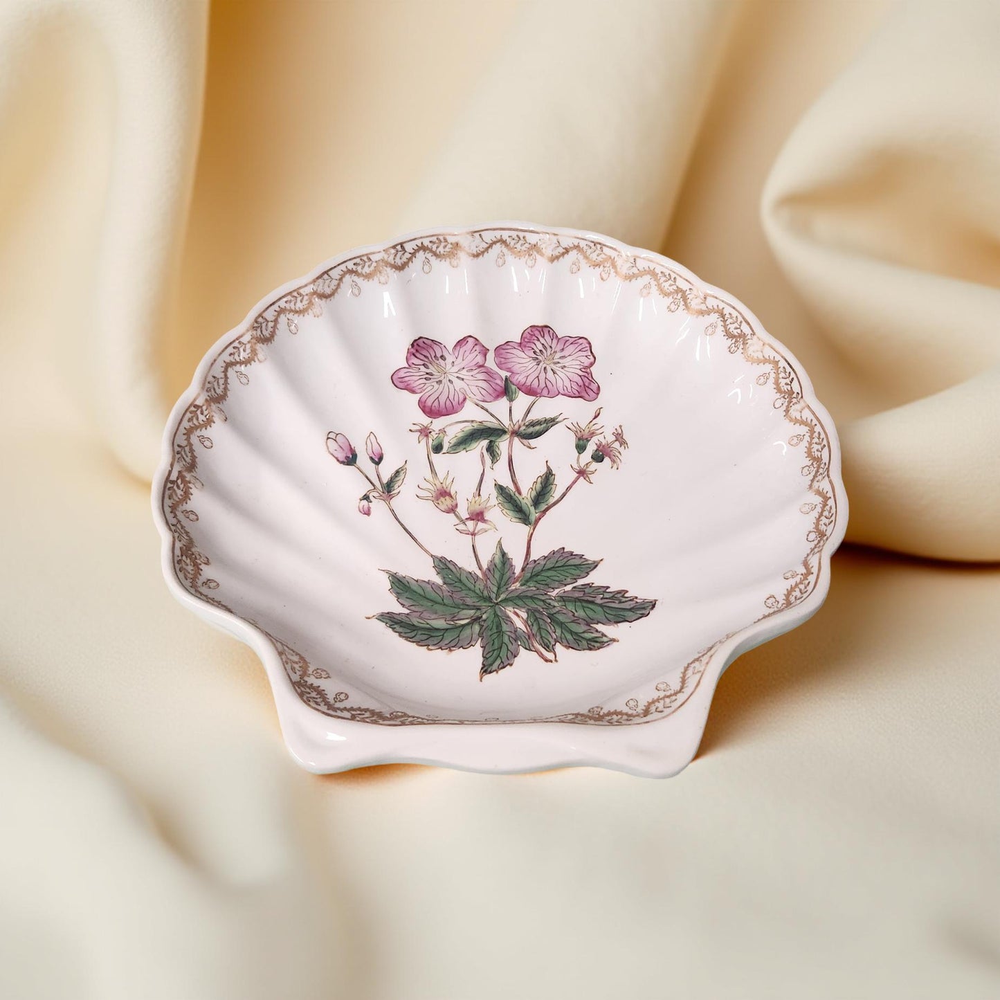 Wong Lee Vintage Decorative Seashell Plate