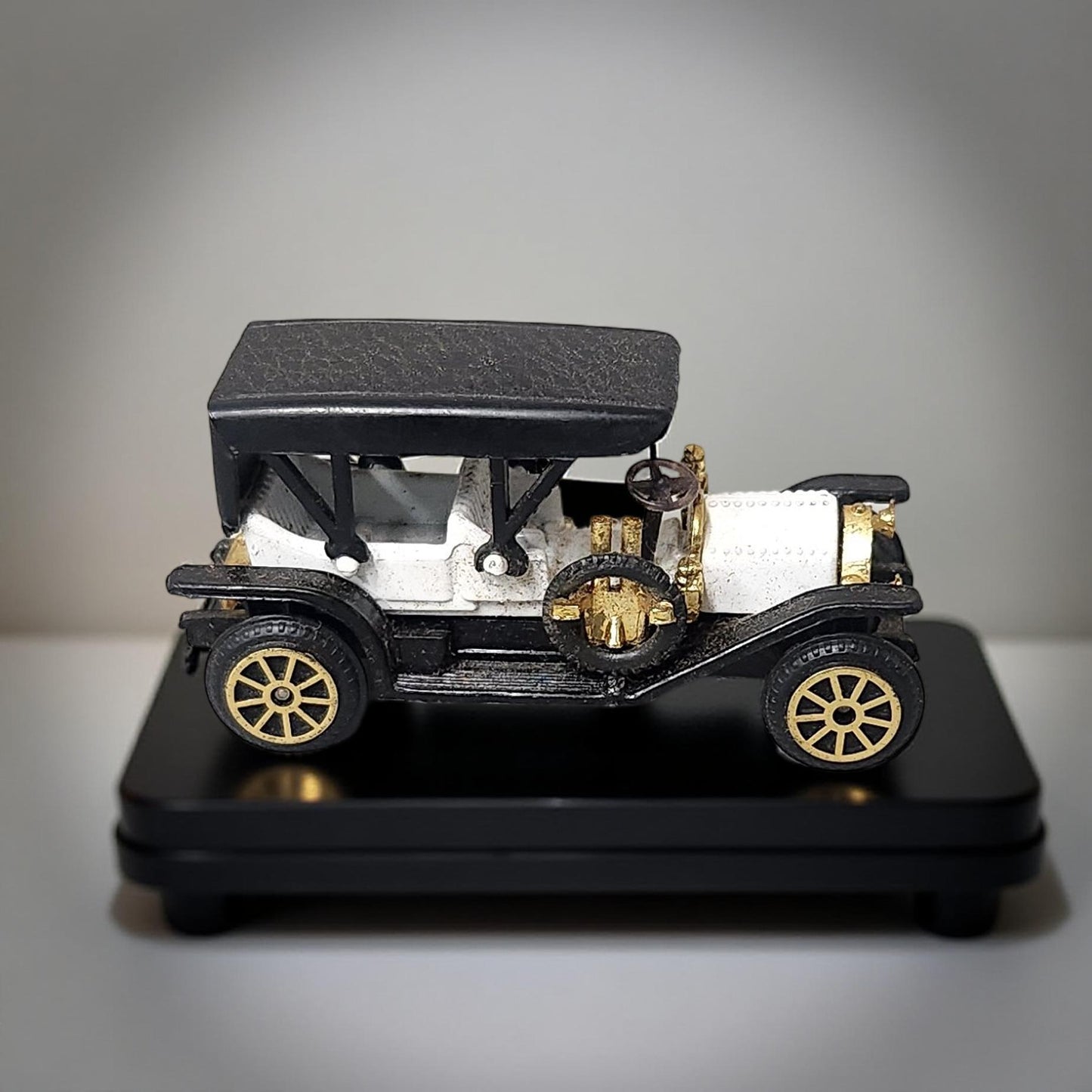 1910s Vintage Classic Model Car