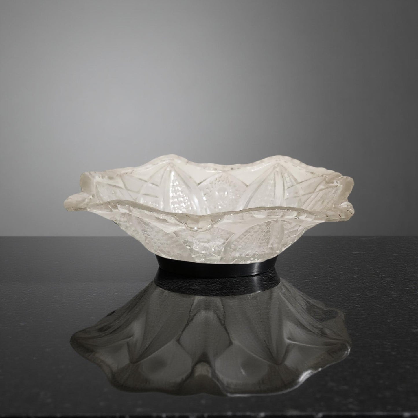Retro Indiana Glass Company Daisy Pattern Fruit Bowl