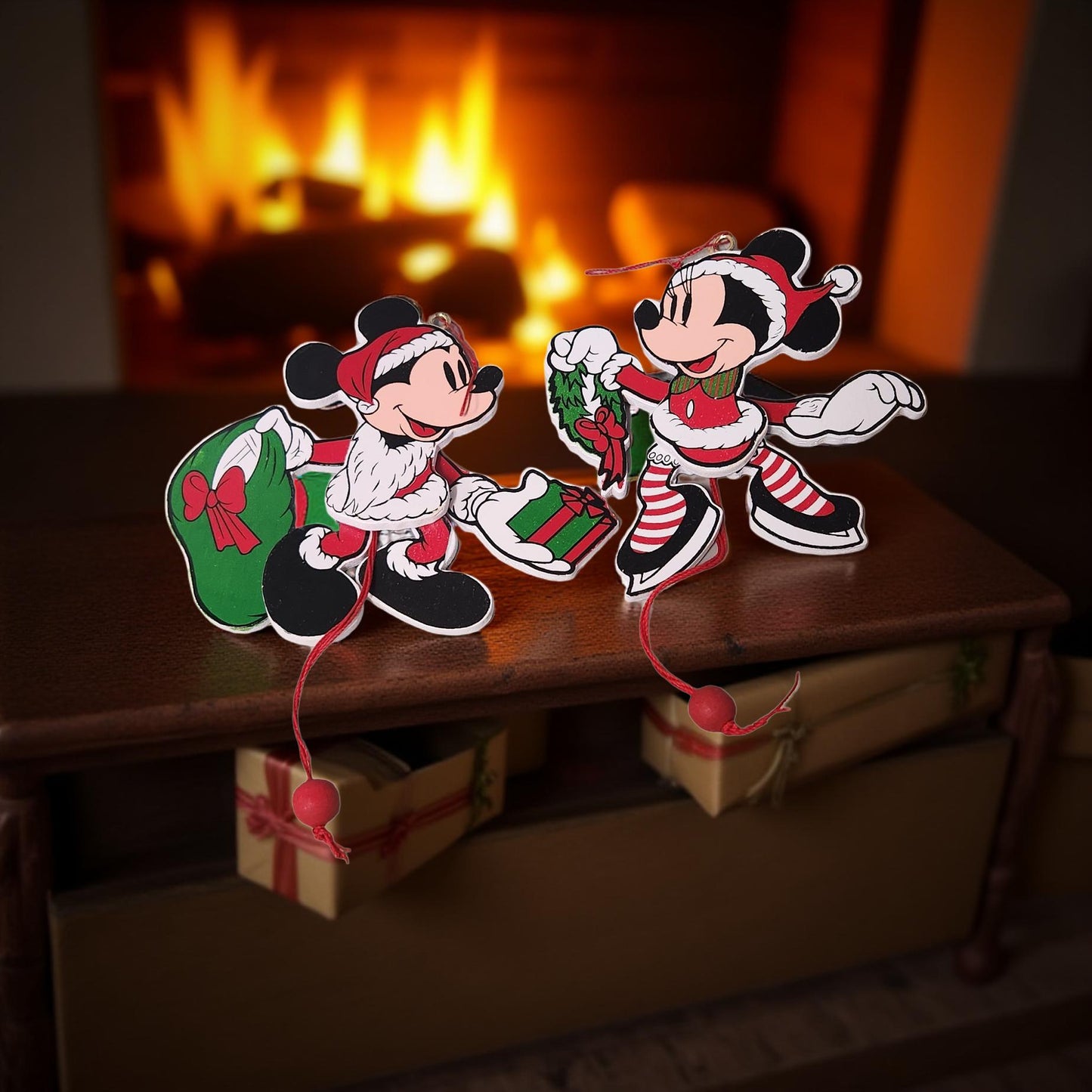 🎁 Mickey & Minnie Pull-String Motion Ornaments