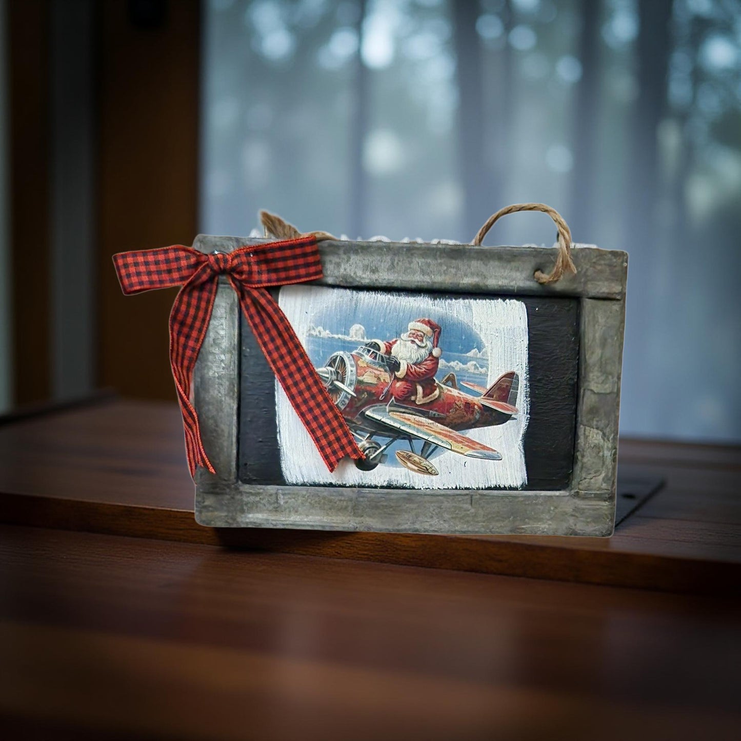 🎄 Tin-Framed Santa Hanging Art