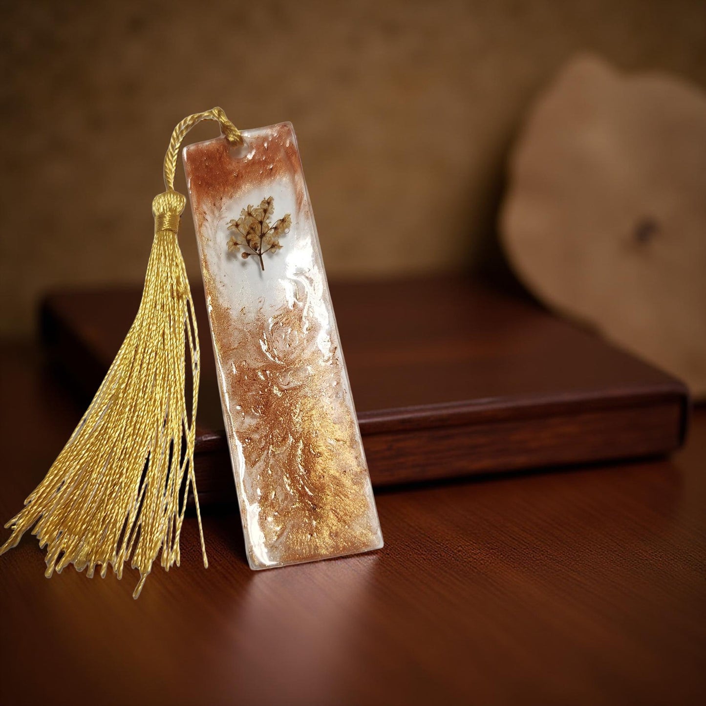 🌸 One‑of‑a‑Kind Resin Bookmark – Handmade with Beautiful Floral Designs