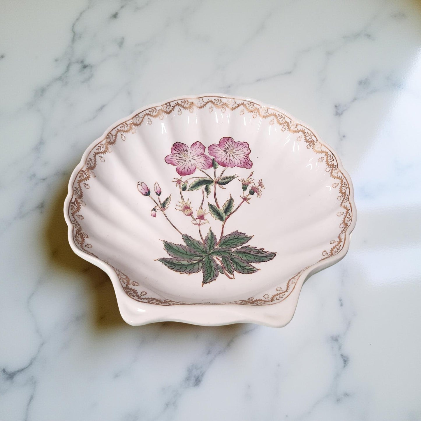 Wong Lee Vintage Decorative Seashell Plate
