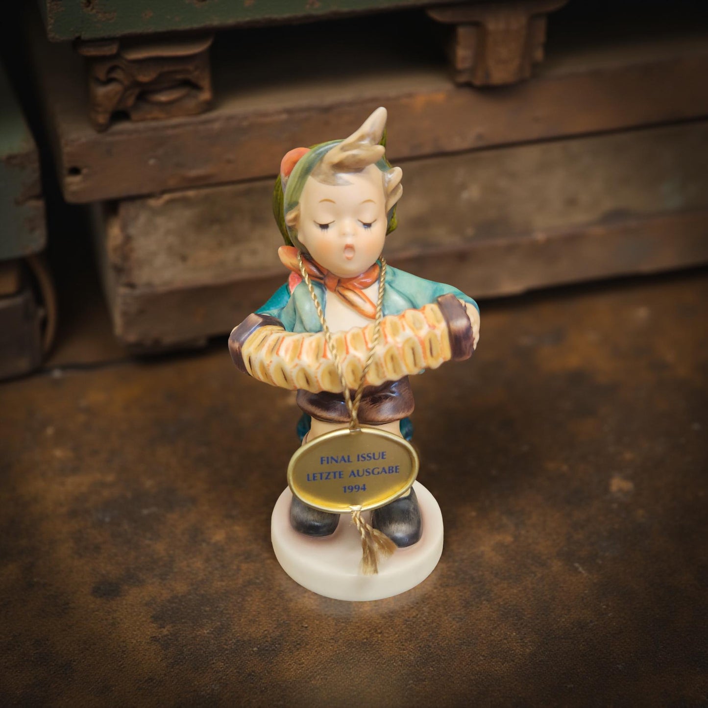 🎶 M.I. Hummel #185 “Accordion Boy” – A Classic from the Hummel Orchestra