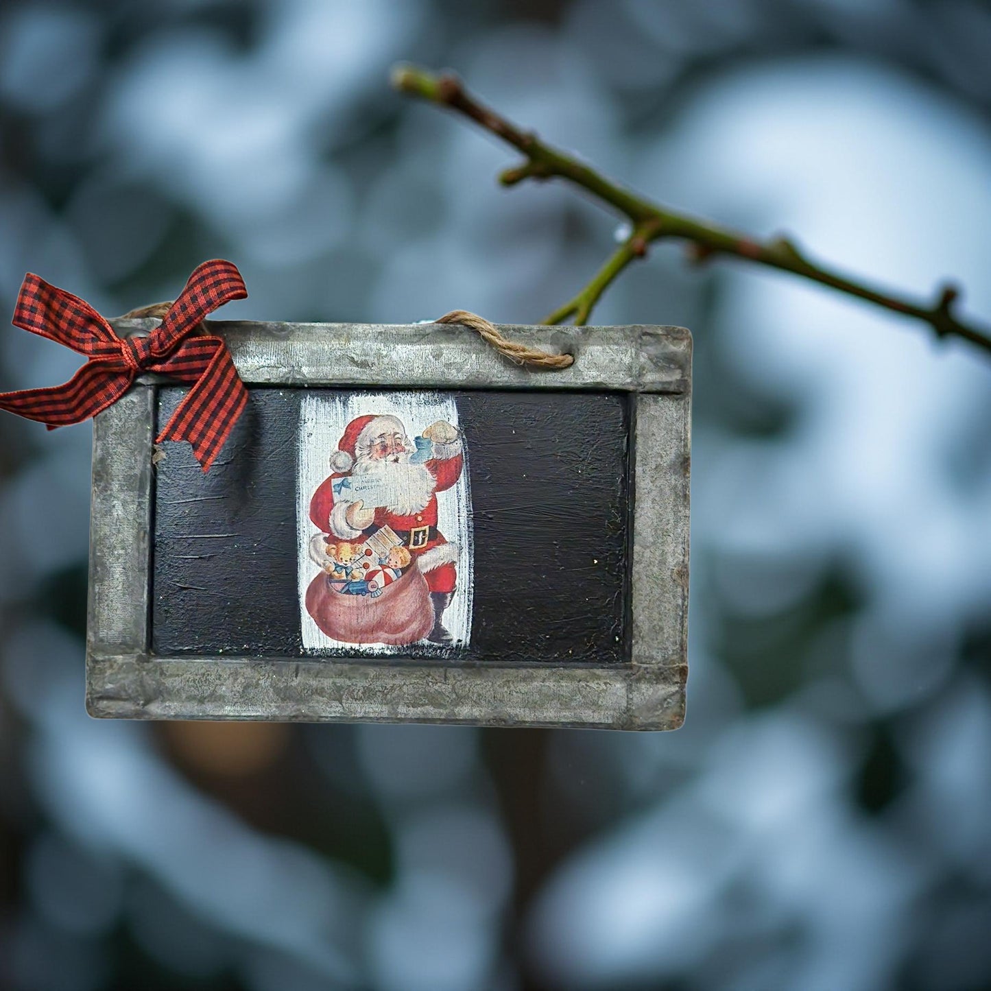 🎄 Tin-Framed Santa Hanging Art