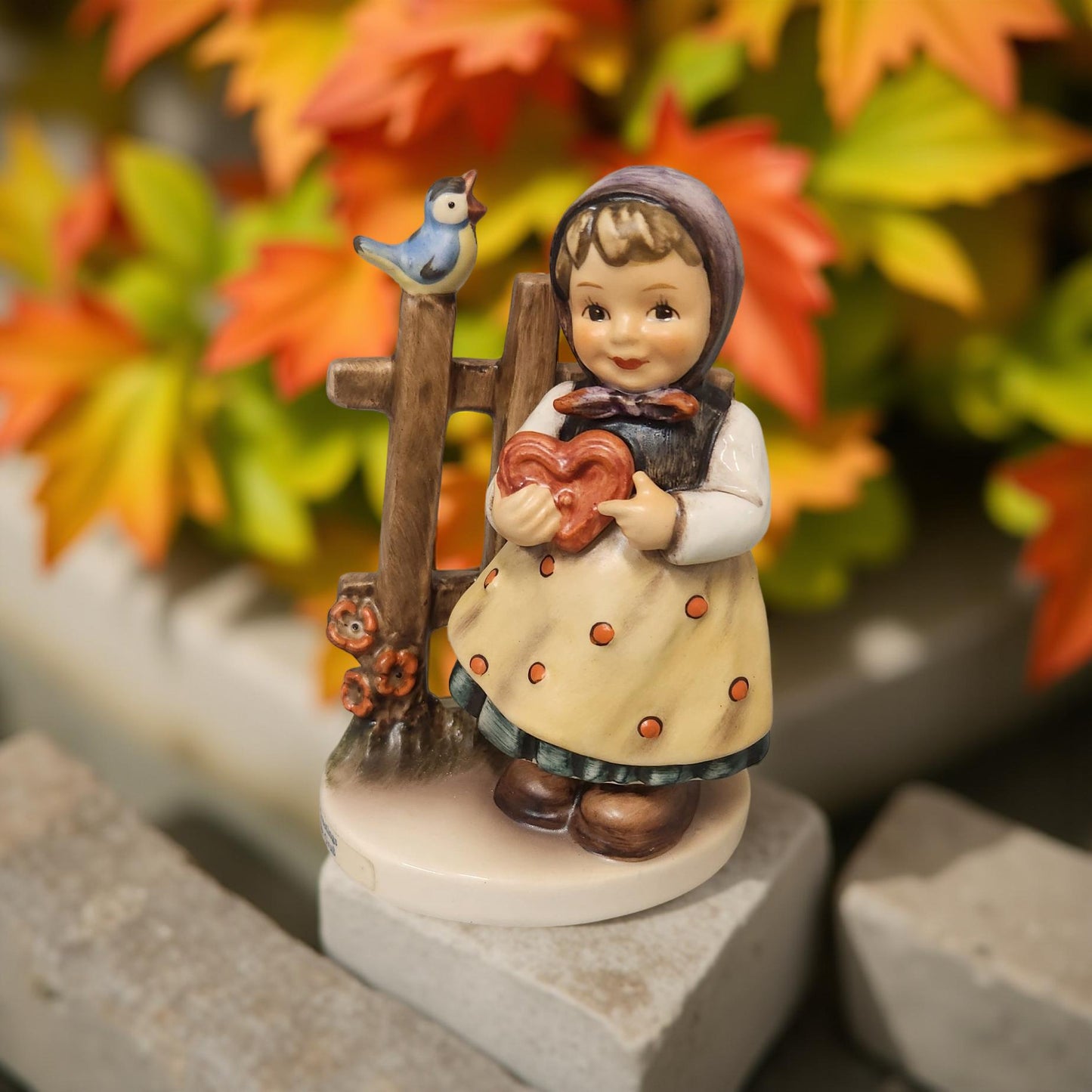 Hummel “Sweet Greetings” Figurine – Model 352