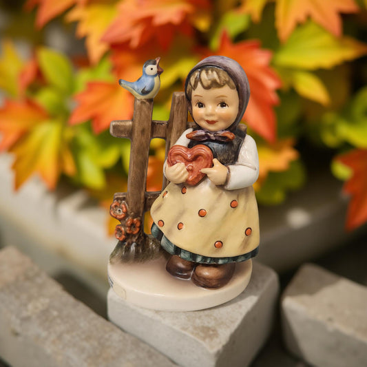 Hummel “Sweet Greetings” Figurine – Model 352