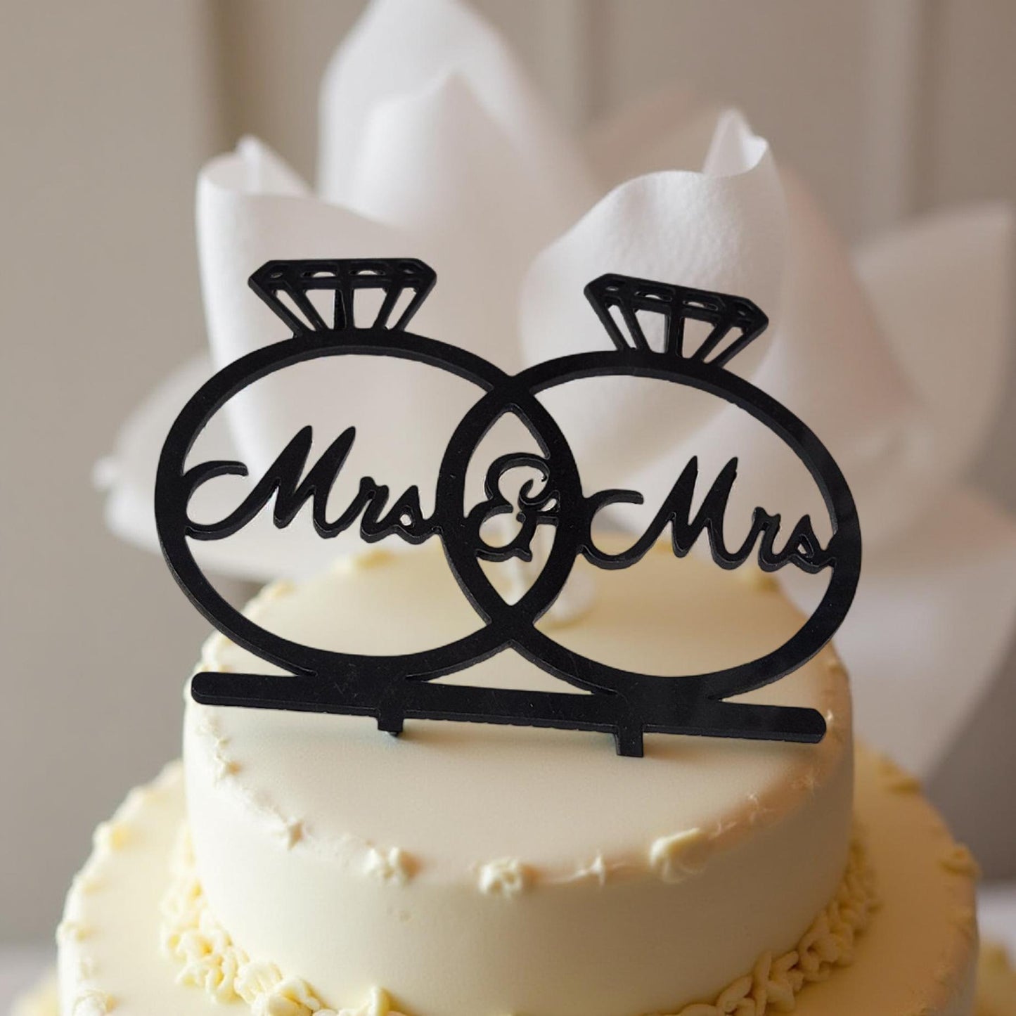 Elegant Black Cake Topper for Stylish Wedding Decor